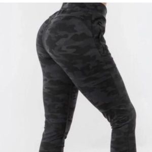 Alphalete Black/Grey Camo Joggers